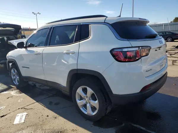3C4NJDBB8JT283163 2018 JEEP COMPASS - Image 2