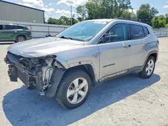 3C4NJDBB8JT303833 2018 JEEP COMPASS