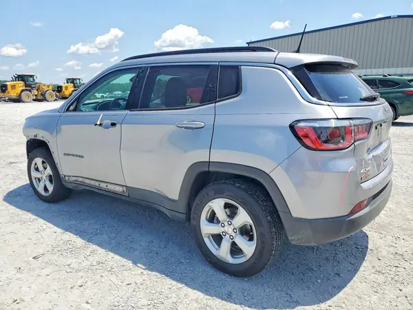 3C4NJDBB8JT303833 2018 JEEP COMPASS - Image 2