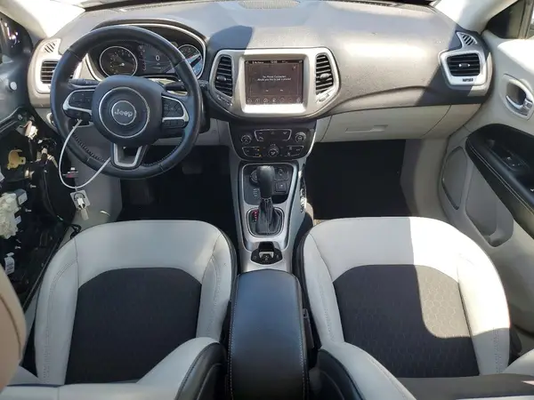 3C4NJDBB8JT303833 2018 JEEP COMPASS - Image 8