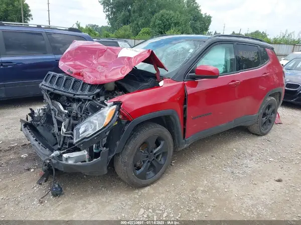 3C4NJDBB8JT304061 2018 JEEP COMPASS - Image 2