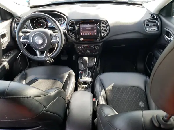 3C4NJDBB8JT304206 2018 JEEP COMPASS - Image 8