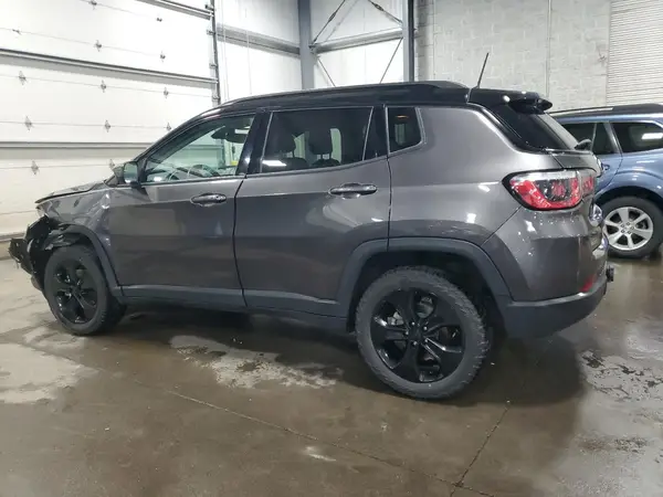 3C4NJDBB8JT304500 2018 JEEP COMPASS - Image 2