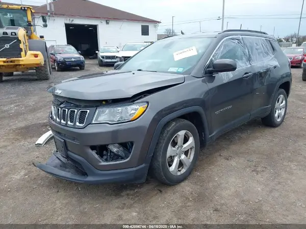 3C4NJDBB8JT307154 2018 JEEP COMPASS - Image 2