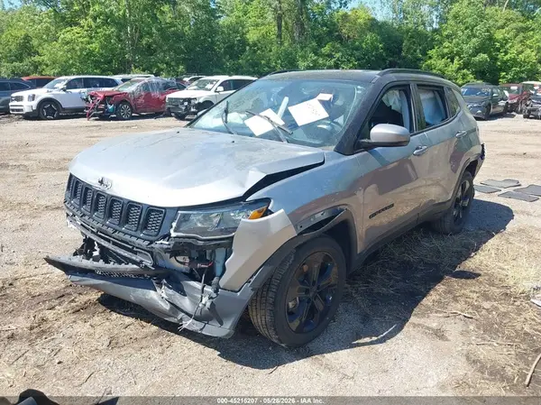 3C4NJDBB8JT313679 2018 JEEP COMPASS - Image 2