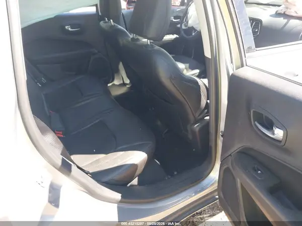 3C4NJDBB8JT313679 2018 JEEP COMPASS - Image 8