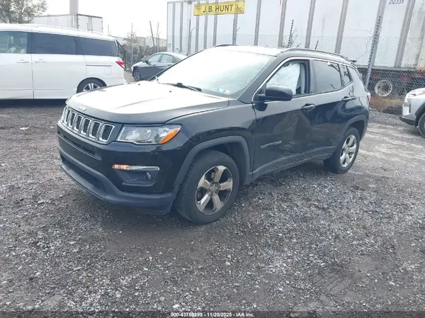 3C4NJDBB8JT315030 2018 JEEP COMPASS - Image 2