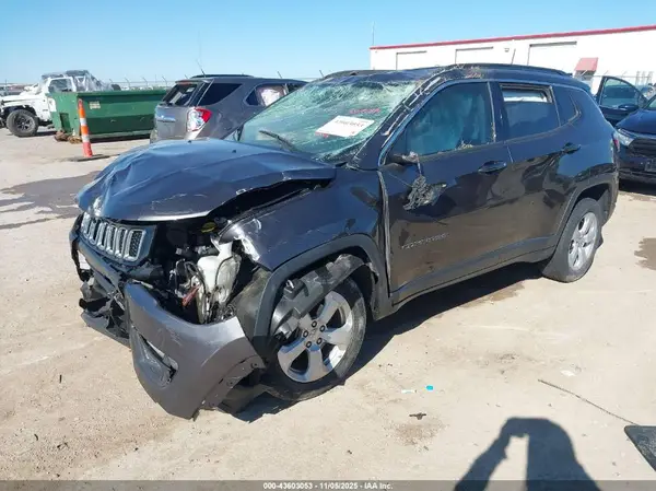 3C4NJDBB8JT315903 2018 JEEP COMPASS - Image 2