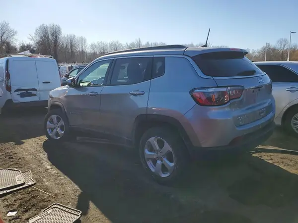 3C4NJDBB8JT325797 2018 JEEP COMPASS - Image 2