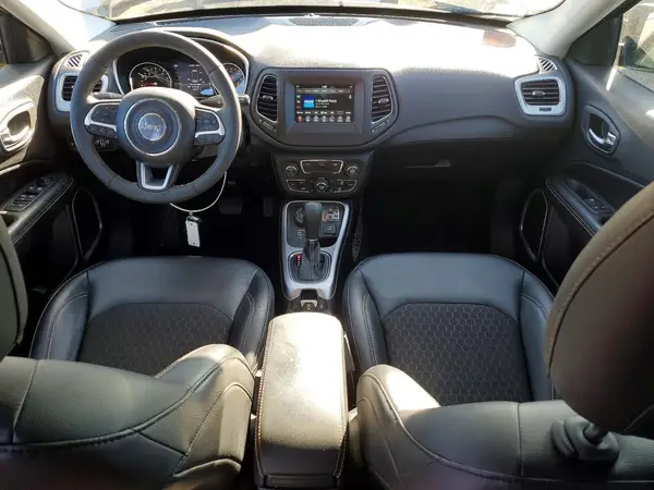 3C4NJDBB8JT325797 2018 JEEP COMPASS - Image 8