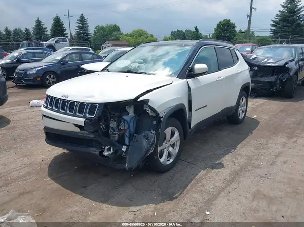 3C4NJDBB8JT326318 2018 JEEP COMPASS - Image 2