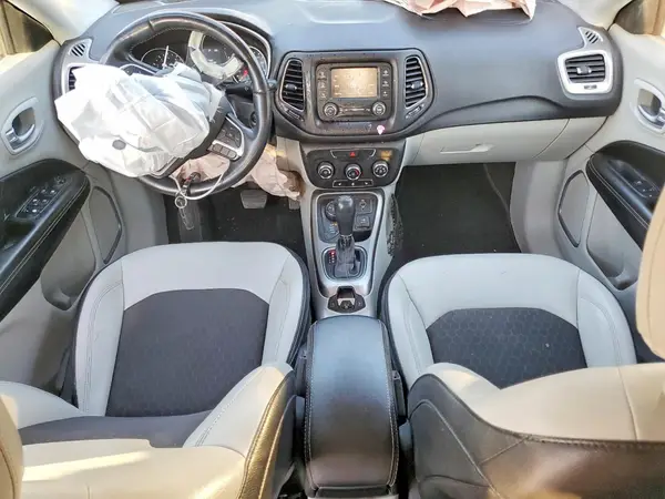 3C4NJDBB8JT330871 2018 JEEP COMPASS - Image 8