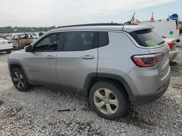 3C4NJDBB8JT331874 2018 JEEP COMPASS - Image 2