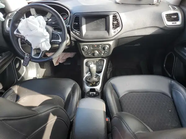 3C4NJDBB8JT333530 2018 JEEP COMPASS - Image 8