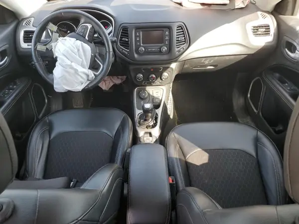 3C4NJDBB8JT337156 2018 JEEP COMPASS - Image 8