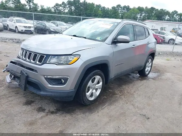 3C4NJDBB8JT339506 2018 JEEP COMPASS - Image 2
