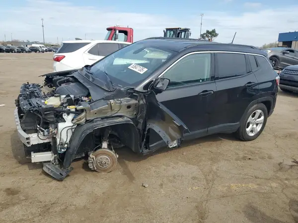 3C4NJDBB8JT349369 2018 JEEP COMPASS - Image 1
