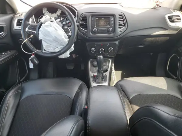 3C4NJDBB8JT349470 2018 JEEP COMPASS - Image 8