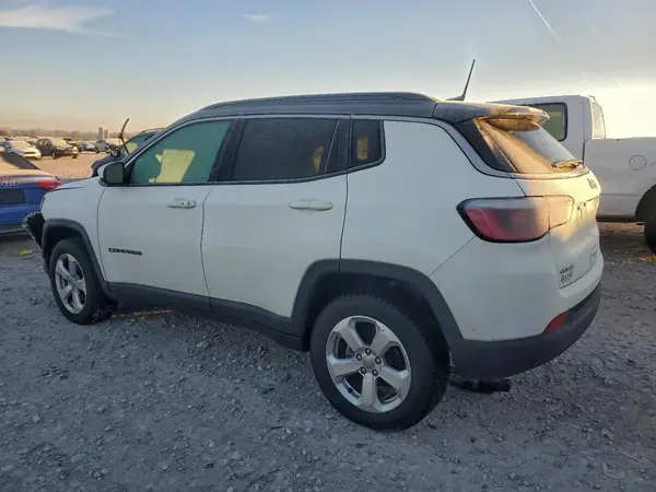 3C4NJDBB8JT349629 2018 JEEP COMPASS - Image 2