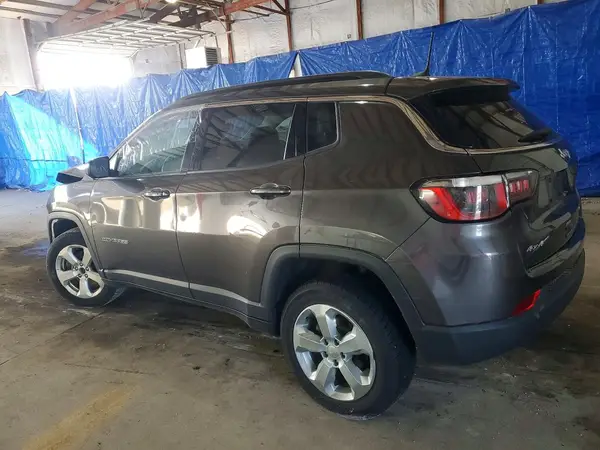 3C4NJDBB8JT349985 2018 JEEP COMPASS - Image 2
