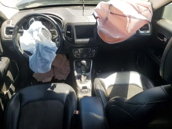 3C4NJDBB8JT349985 2018 JEEP COMPASS - Image 8