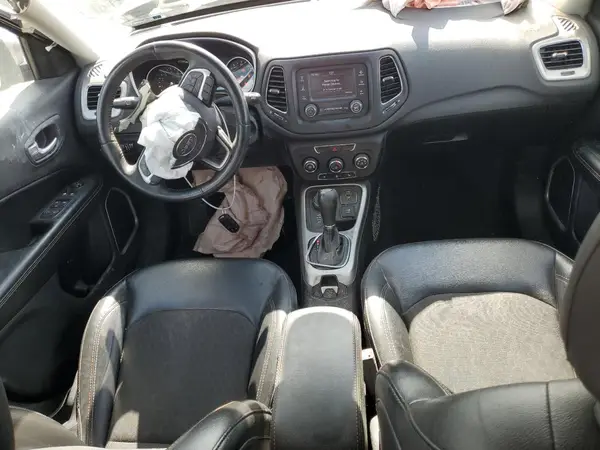 3C4NJDBB8JT354863 2018 JEEP COMPASS - Image 8