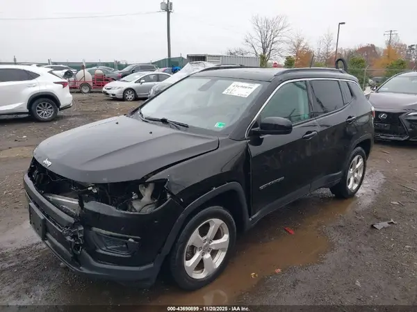 3C4NJDBB8JT360467 2018 JEEP COMPASS - Image 2