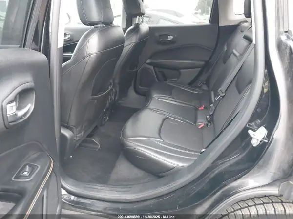 3C4NJDBB8JT360467 2018 JEEP COMPASS - Image 8