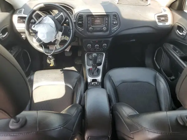 3C4NJDBB8JT360887 2018 JEEP COMPASS - Image 8
