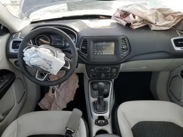 3C4NJDBB8JT362462 2018 JEEP COMPASS - Image 8