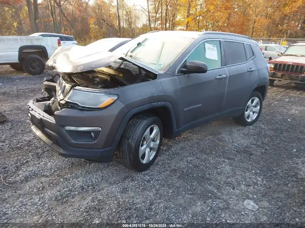 3C4NJDBB8JT366401 2018 JEEP COMPASS - Image 2