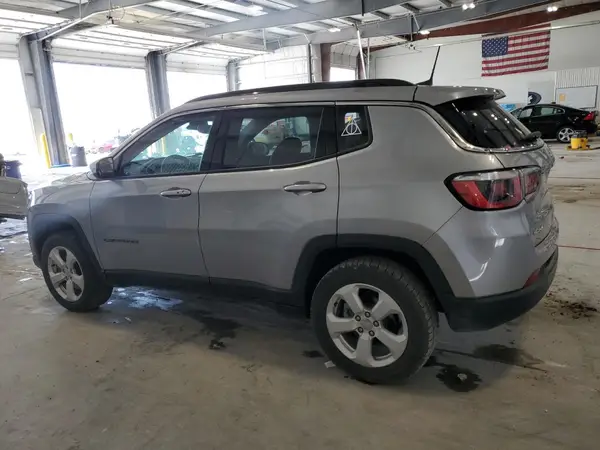 3C4NJDBB8JT393677 2018 JEEP COMPASS - Image 2