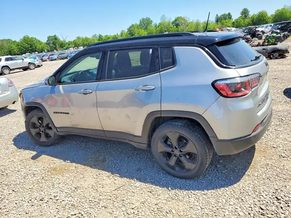 3C4NJDBB8JT394683 2018 JEEP COMPASS - Image 2