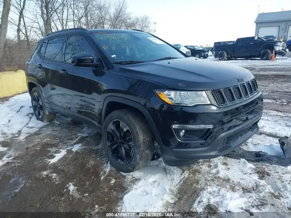 3C4NJDBB8JT394845 2018 JEEP COMPASS - Image 1