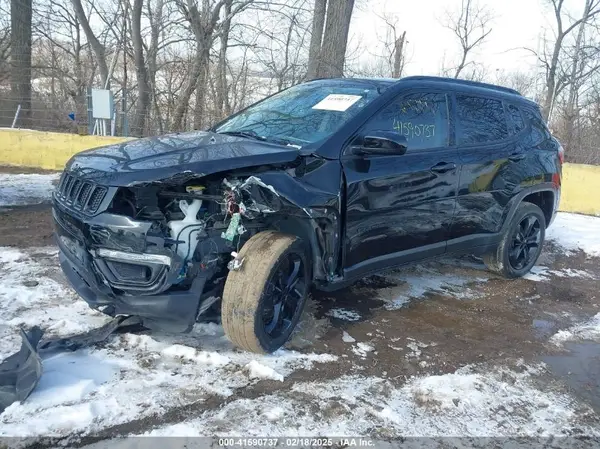 3C4NJDBB8JT394845 2018 JEEP COMPASS - Image 2