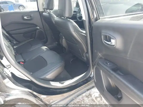 3C4NJDBB8JT394845 2018 JEEP COMPASS - Image 8