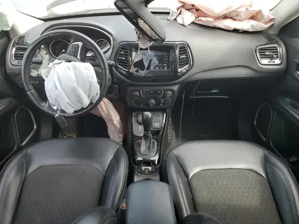 3C4NJDBB8JT395283 2018 JEEP COMPASS - Image 8