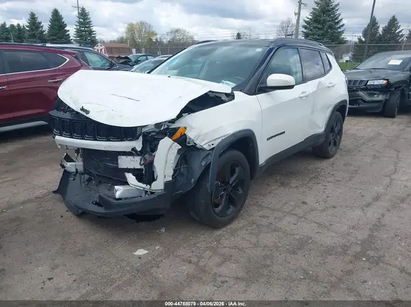 3C4NJDBB8JT395459 2018 JEEP COMPASS - Image 2