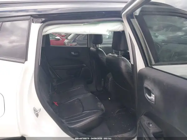 3C4NJDBB8JT395459 2018 JEEP COMPASS - Image 8