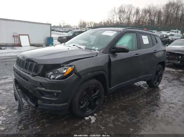 3C4NJDBB8JT395493 2018 JEEP COMPASS - Image 2