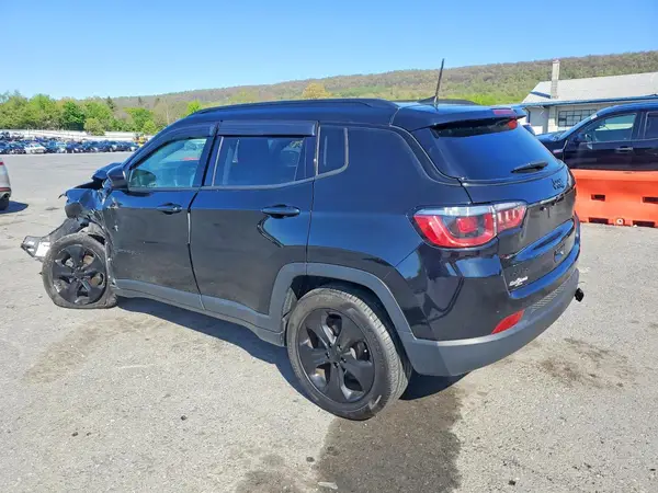3C4NJDBB8JT397499 2018 JEEP COMPASS - Image 2