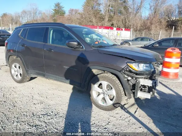 3C4NJDBB8JT399060 2018 JEEP COMPASS - Image 1