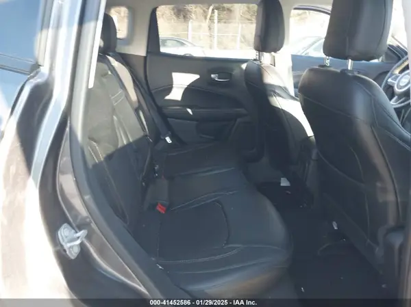 3C4NJDBB8JT399060 2018 JEEP COMPASS - Image 8