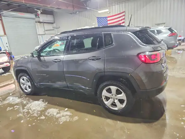 3C4NJDBB8JT403057 2018 JEEP COMPASS - Image 2