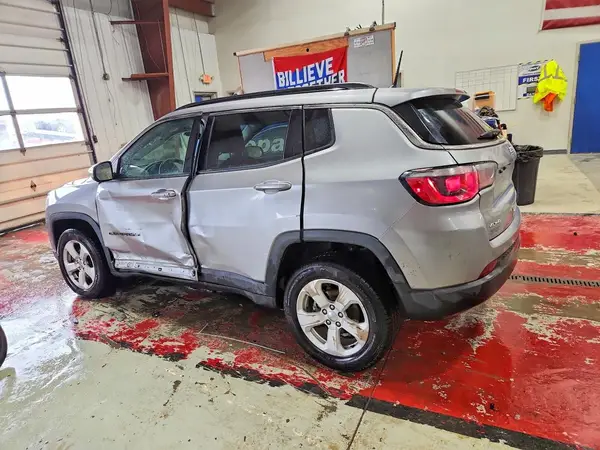 3C4NJDBB8JT403611 2018 JEEP COMPASS - Image 2