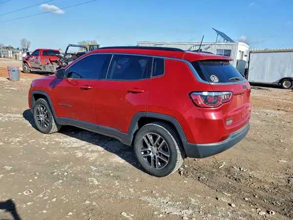 3C4NJDBB8JT423261 2018 JEEP COMPASS - Image 2