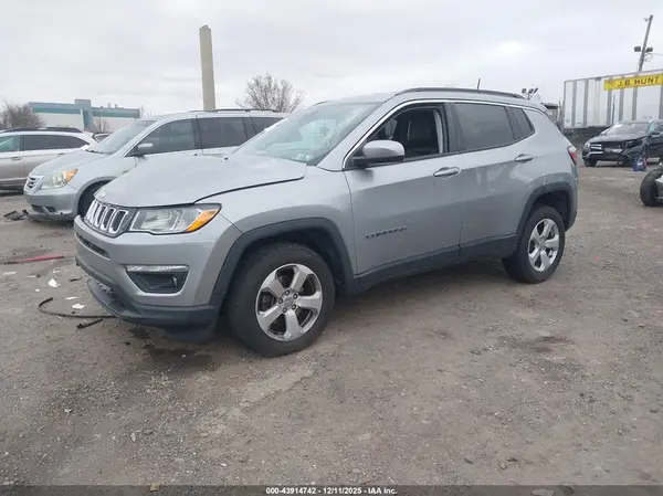 3C4NJDBB8JT423342 2018 JEEP COMPASS - Image 2
