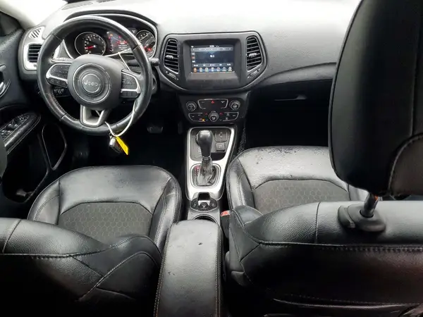 3C4NJDBB8JT433949 2018 JEEP COMPASS - Image 8