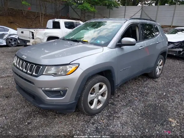 3C4NJDBB8JT434339 2018 JEEP COMPASS - Image 2