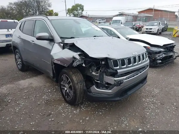 3C4NJDBB8JT434549 2018 JEEP COMPASS - Image 1